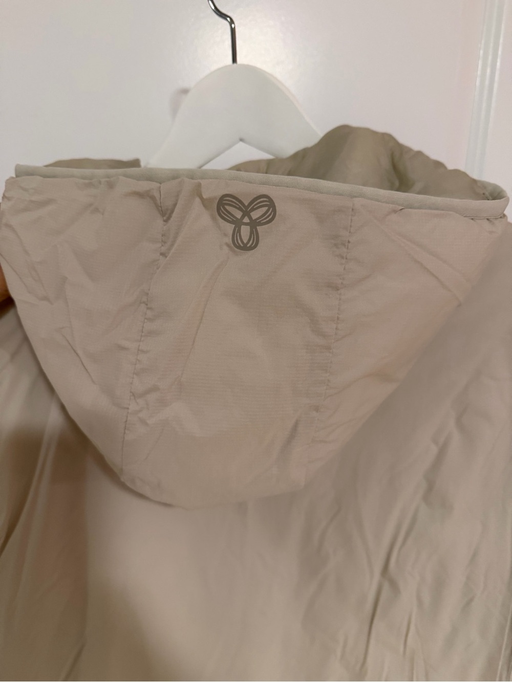 Aritzia Lightweight Waterproof Puffer - Picture 5 of 5